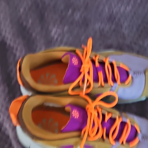 Nike Vibrant Purple and Tan Sneakers - Picture 4 of 8